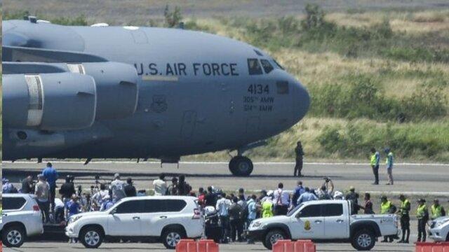 هواپیمای کمک های آمریکا در مرز ونزوئلا به زمین نشست
