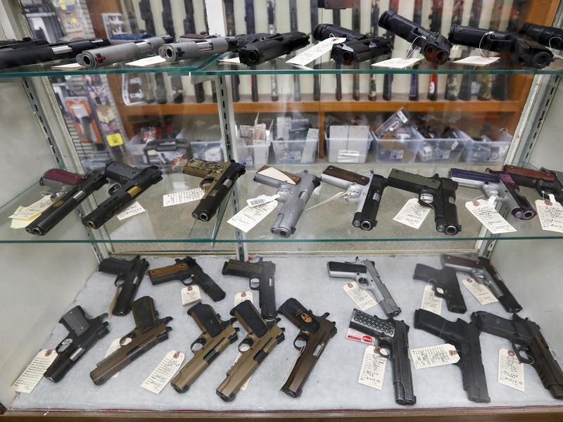 خبرنگاران آمار فروش سلاح در آمریکا همچنان صعودی است