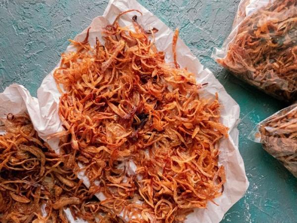 9 طرز تهیه پیاز داغ مجلسی ، یادت میدم پیاز داغ بدون روغن درست 9 طرز تهیه پیاز داغ مجلسی ، یادت میدم پیاز داغ بدون روغن درست کنی!